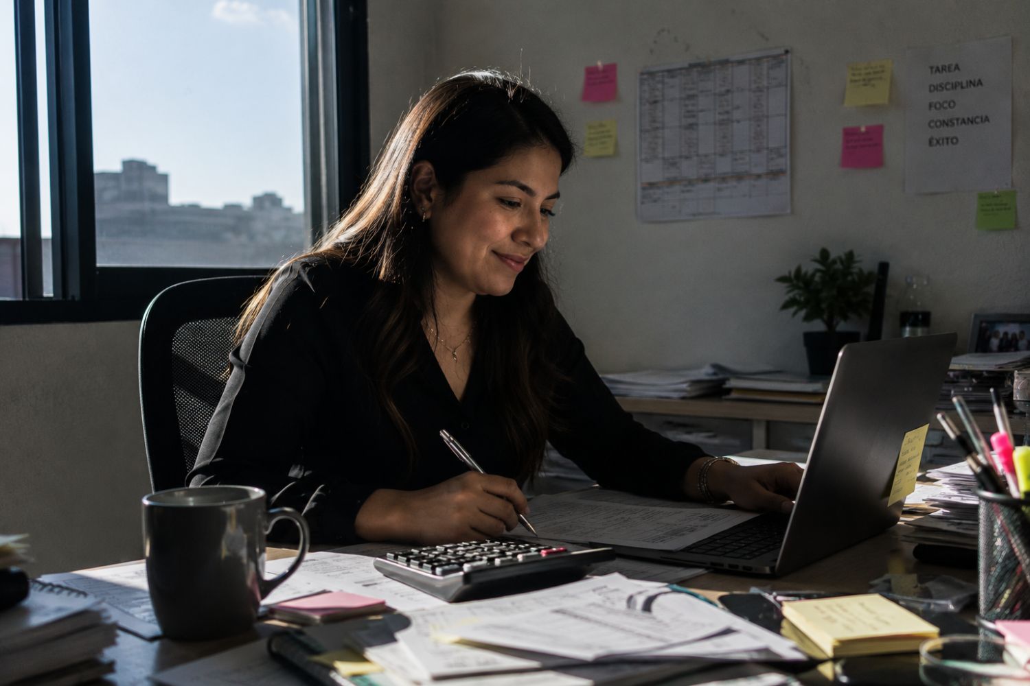 Contadora del equipo E2E trabajando